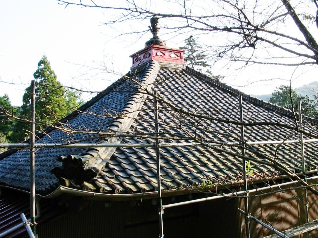 お堂の屋根